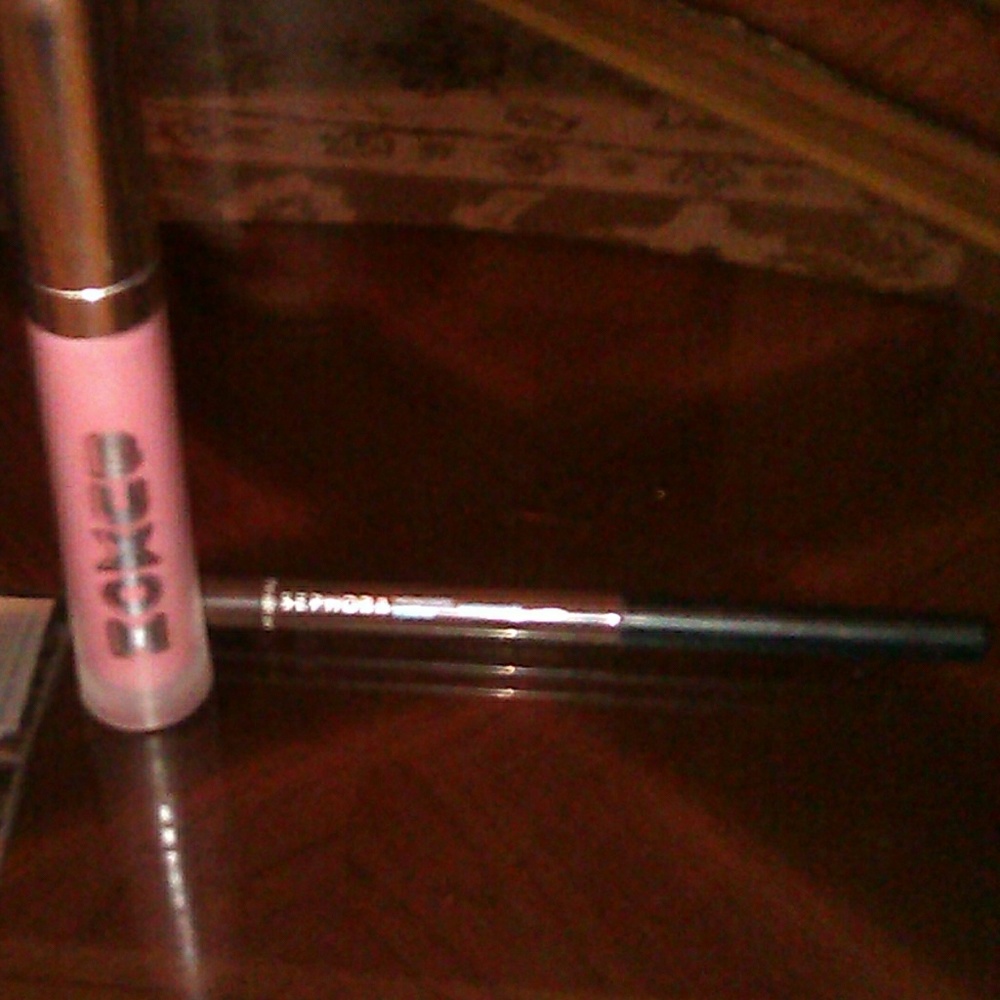 Plumping lip cream